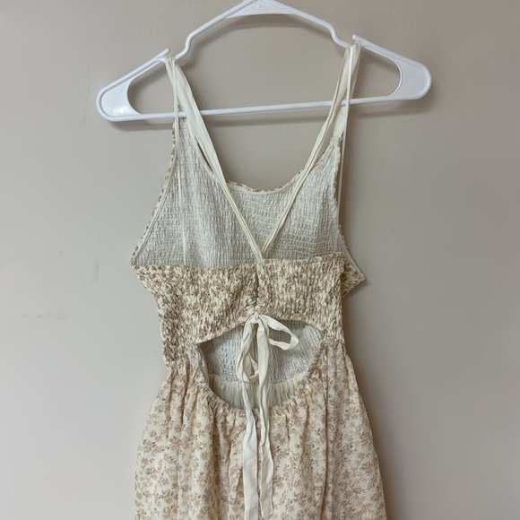 En Saison Lucia Cream Floral Midi Dress Size Medium - Picture 11 of 13